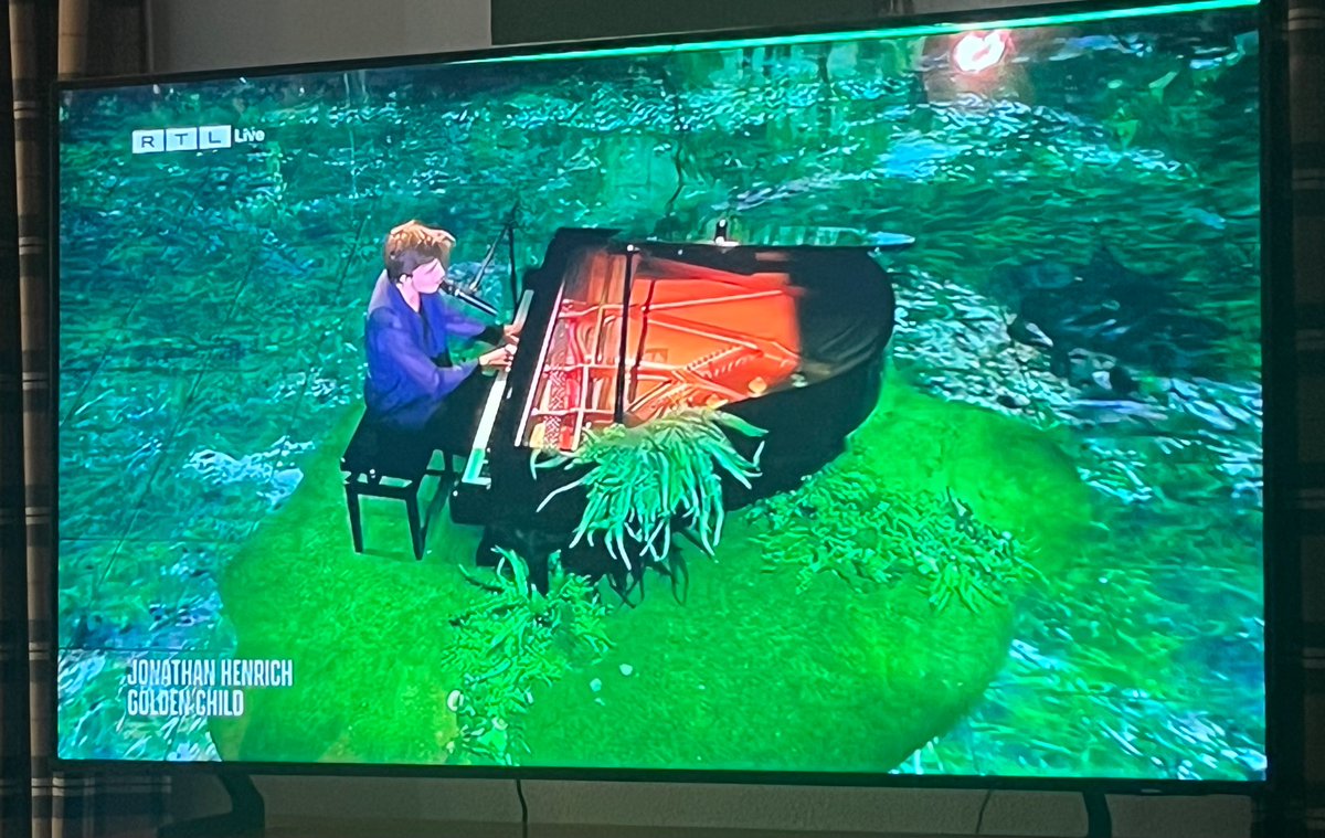 JaszyTrash's tweet photo. Null meins. Wieso muss die junge Generation immer so melodramatisch sein … #ChefsacheESC https://t.co/T2AOhRS3mg