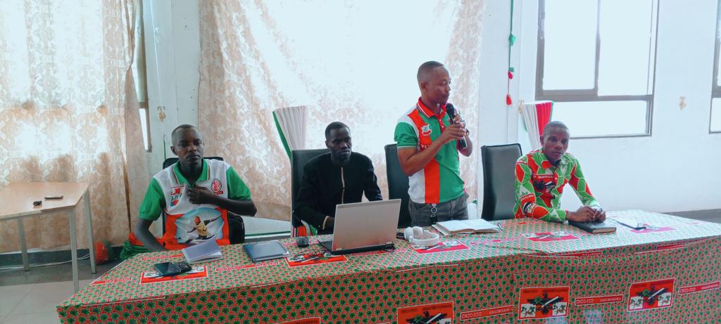 cndd_fddburunga's tweet photo. AGACIRO K'AMAHORO N'UMUTEKANO: uruhara rwanje.
Kuwa 22/2/2025,hatanzwe inyigisho z'akarangamutima K'umugambwe @CnddFdd Ku #mbonerakure ziga mumakaminuza arı @MairieBuja zo muntara ya #Burunga. Uwubarongoye yabahamagariye kugendera uwo muco w'abasokuru. 
@DorianeMunezero
@CBurunga https://t.co/r4zcrdnZrB