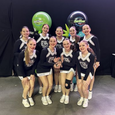 ElmwoodMurdock Cheer tweet media