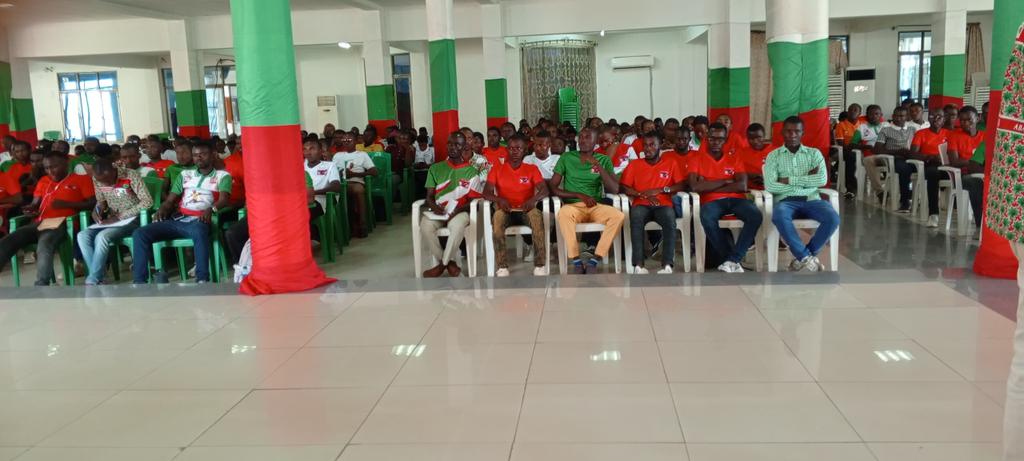 cndd_fddburunga's tweet photo. AGACIRO K'AMAHORO N'UMUTEKANO: uruhara rwanje.
Kuwa 22/2/2025,hatanzwe inyigisho z'akarangamutima K'umugambwe @CnddFdd Ku #mbonerakure ziga mumakaminuza arı @MairieBuja zo muntara ya #Burunga. Uwubarongoye yabahamagariye kugendera uwo muco w'abasokuru. 
@DorianeMunezero
@CBurunga https://t.co/r4zcrdnZrB
