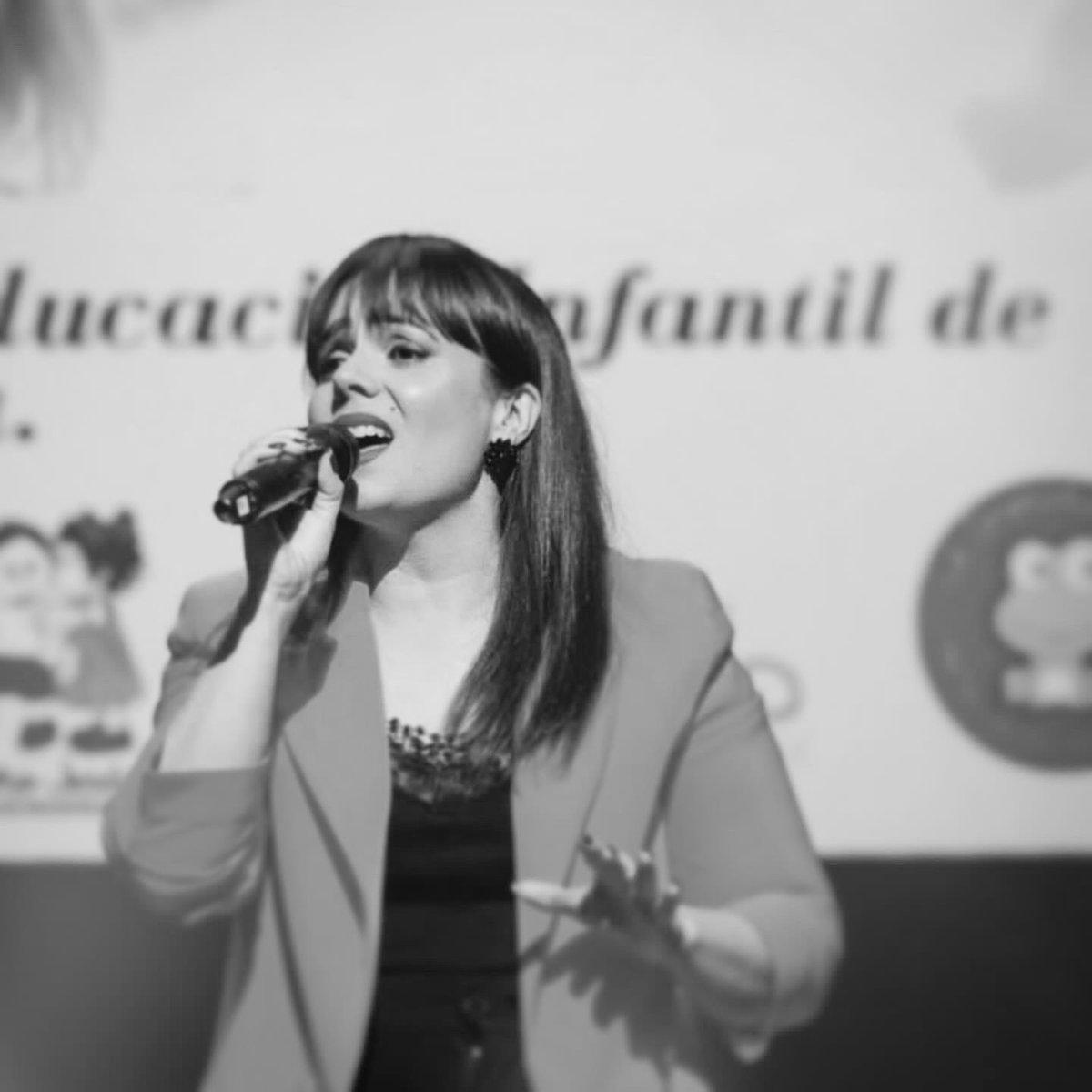 T I M U N A 🩷🤘🎤

#musica #livemusic #directo #cantante #singer #songwriter #shaniormiston #teatro #sabado #saturdaynigt #concert #torrevieja