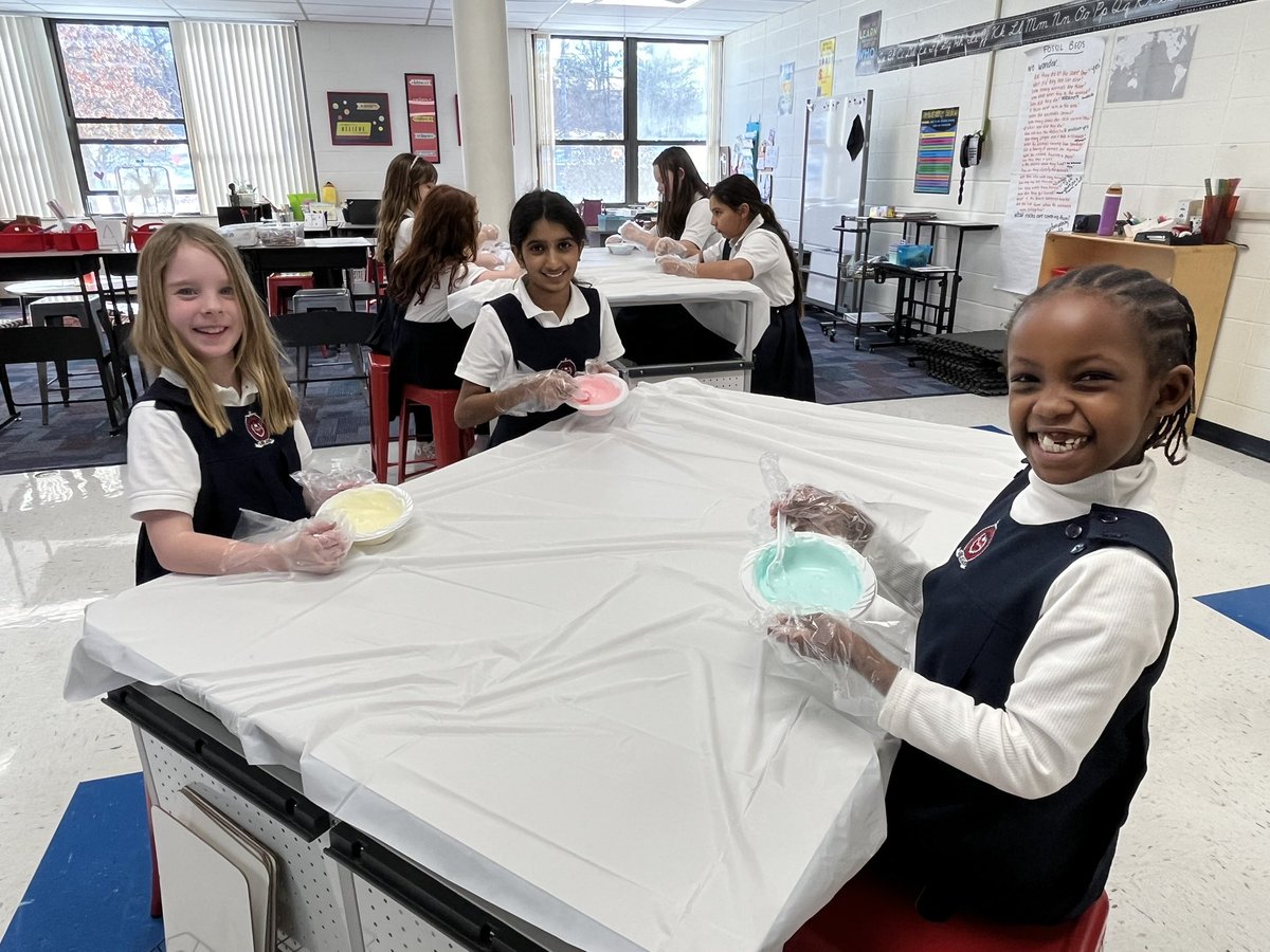 VizLowerSchool's tweet photo. When a #WeAreVizLS 5th Grader becomes the teacher, smiles are sure to follow!  #StudentEdCamp https://t.co/Juavn3xSvf