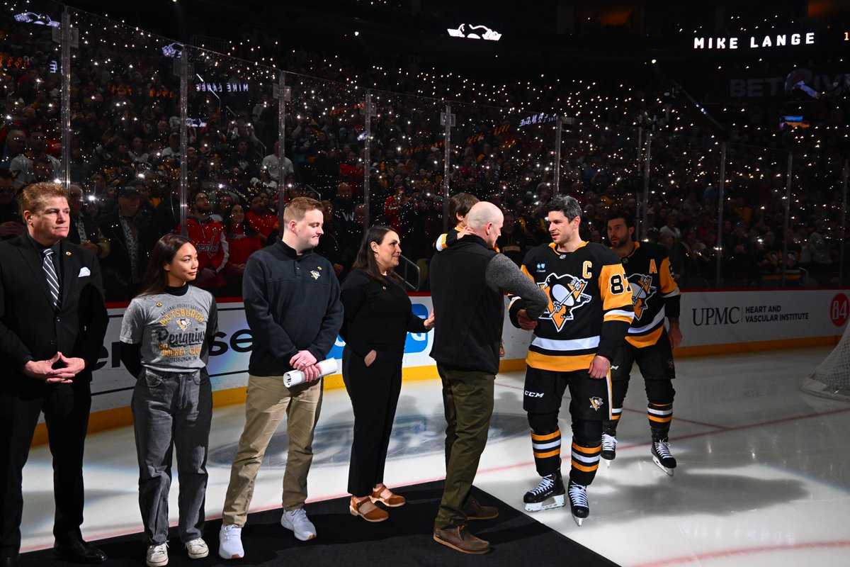 penguins's tweet image. Some things are bigger than hockey. Thanks for everything, Mike Lange 💛