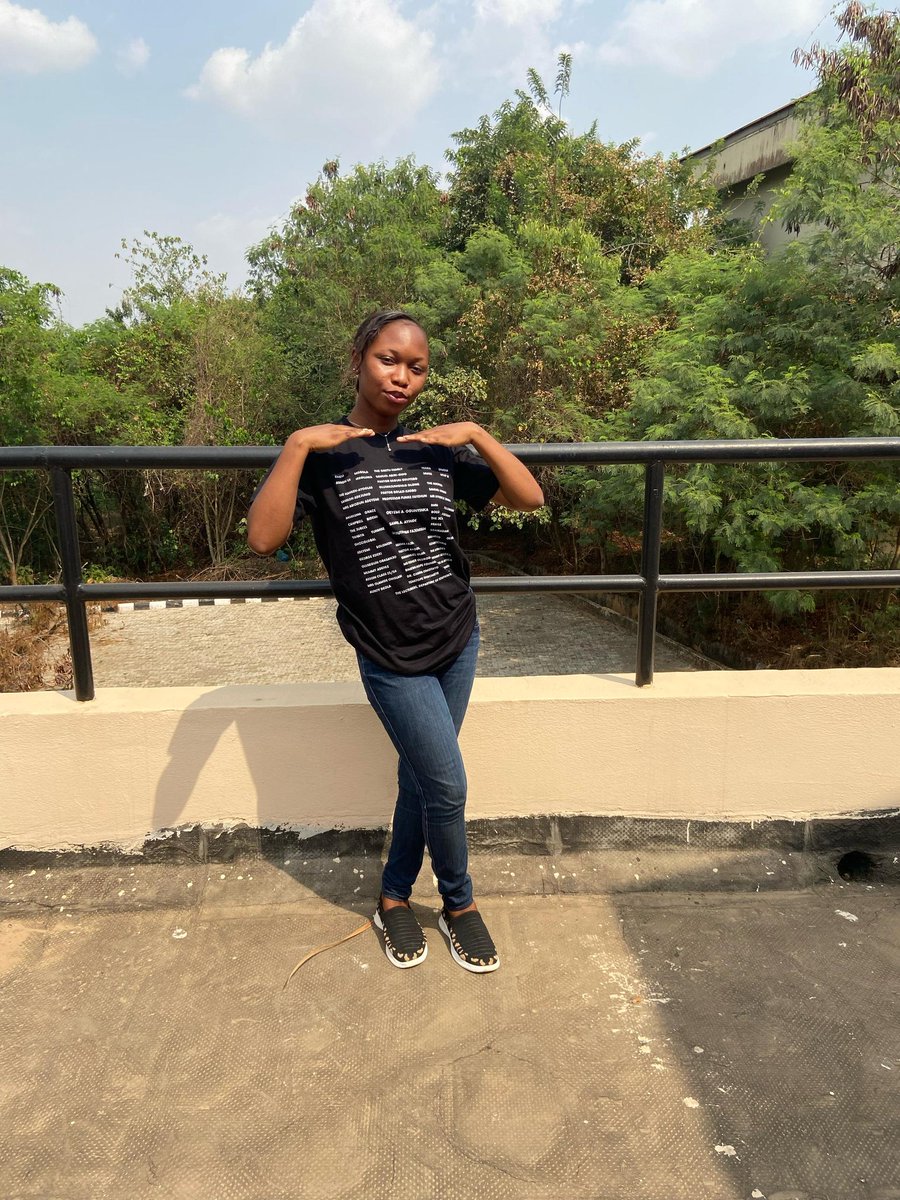 talk2omomary's tweet image. ...put the names of everybodyyyyy who held my hands and walked through this journey with me on my sign-out shirt. 

yeah, i signed out of the department of statistics, UNIVERSITY OF IBADAN yesterday!

now, i&apos;m earning my first degree -14 years after i finished secondary school 🥹