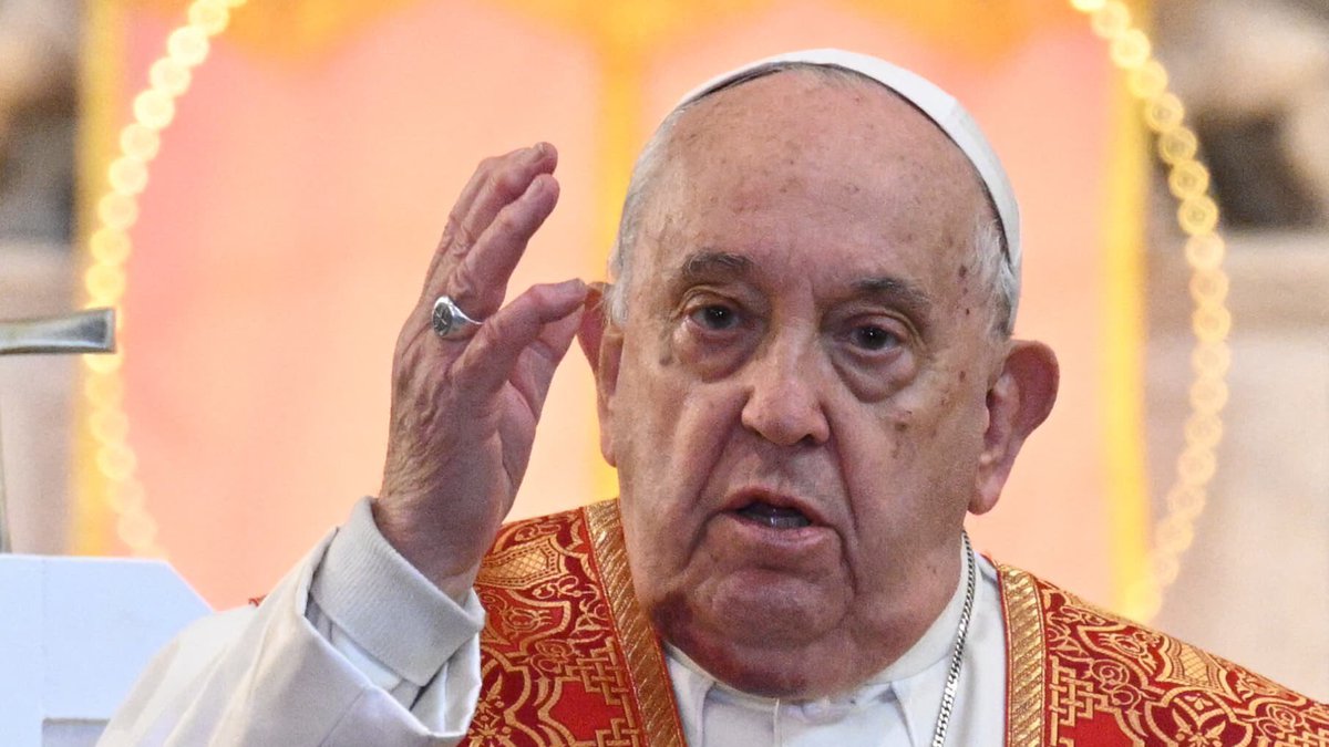 Voilà mes chers compatriotes, 

La DGSI m’avait jusqu’alors interdite de l’annoncer. Mais nos agents infiltrés ont appris qu’ils prévoient un pape de 25 ans en remplacement.