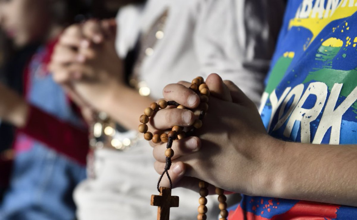 #ACSitalia prega con forza per #PapaFrancesco proprio in queste ore di grande prova nel fisico.
Che Dio lo sostenga e gli doni sollievo mel corpo e nello spirito🙏

Preghiamo insieme! 
👉 acs-italia.org/materiali-di-p…
