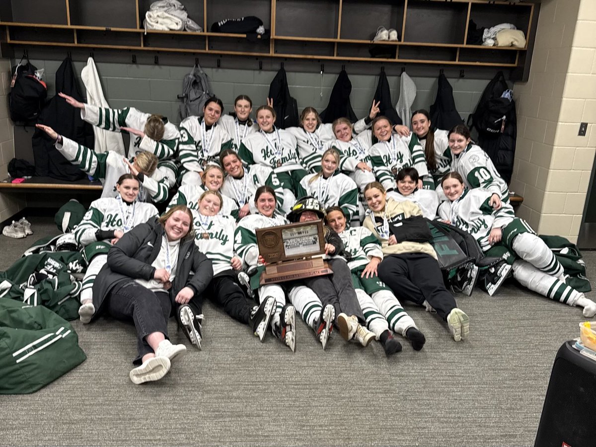 HFgirlshockey's tweet image. This team, these girls, wow! They take home 3rd place today with a 4-2 win outshooting them 47-18. The girls brought it in their final game together and went out in style! Swarty gives the helmet to all of our awesome seniors! 🔥#madehistory ⁦@HolyFamilyFire⁩