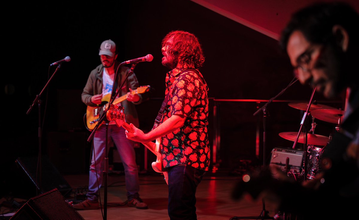 ✨🎸 La banda onubense #Delbosque
 ha pasado por el ciclo Las #TardesdelForo de la <a href="/DipuHU/">Diputación de Huelva</a> para presentar #Vórtices, su nuevo EP. 
🎤Con su mezcla de space rock, noise y pop-rock de los 90, ofrecieron un viaje sonoro que conquistó al público. 🎶
#LasTardesDelForo