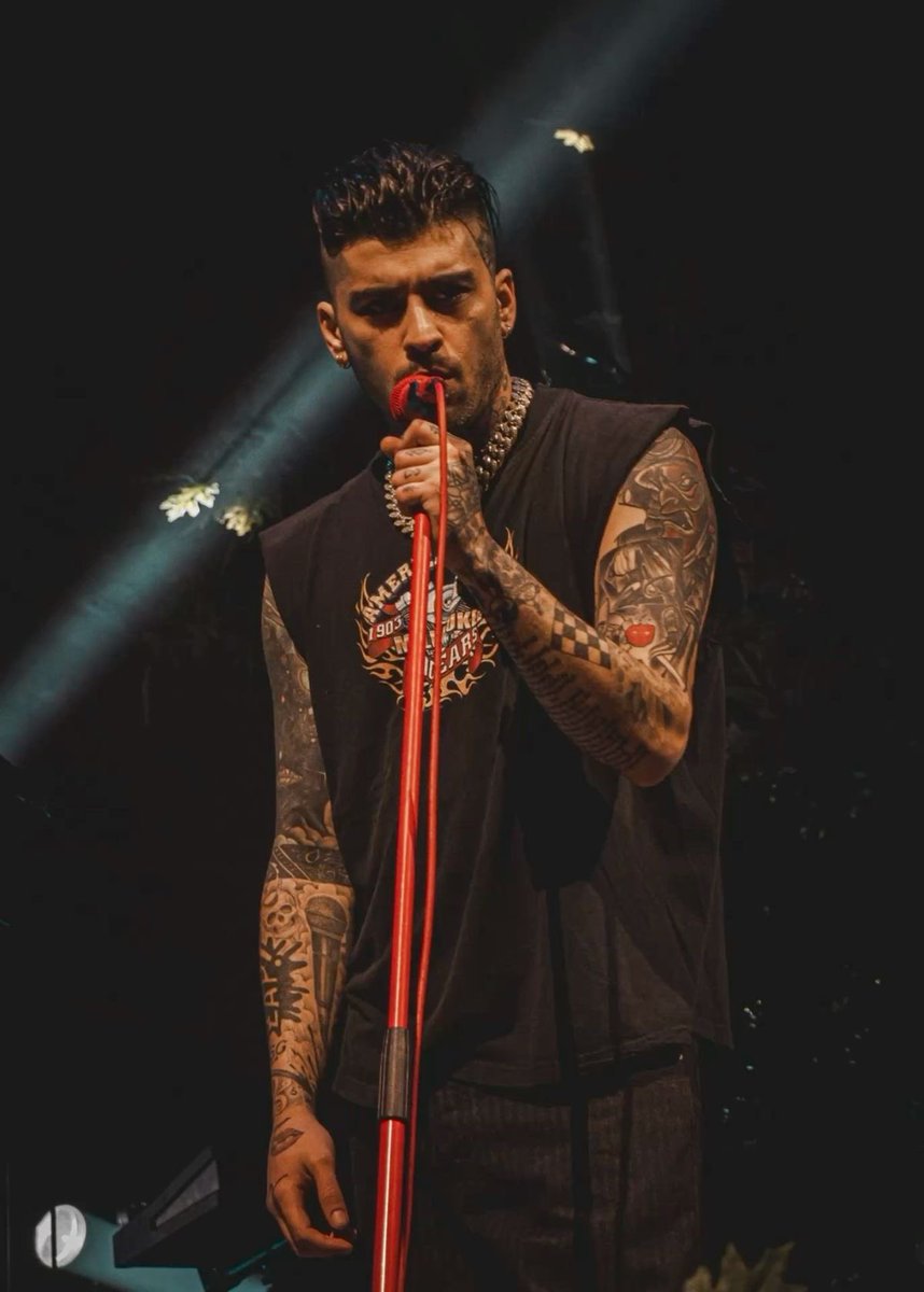 ZJMCRAVE's tweet image. zayn malik 😩