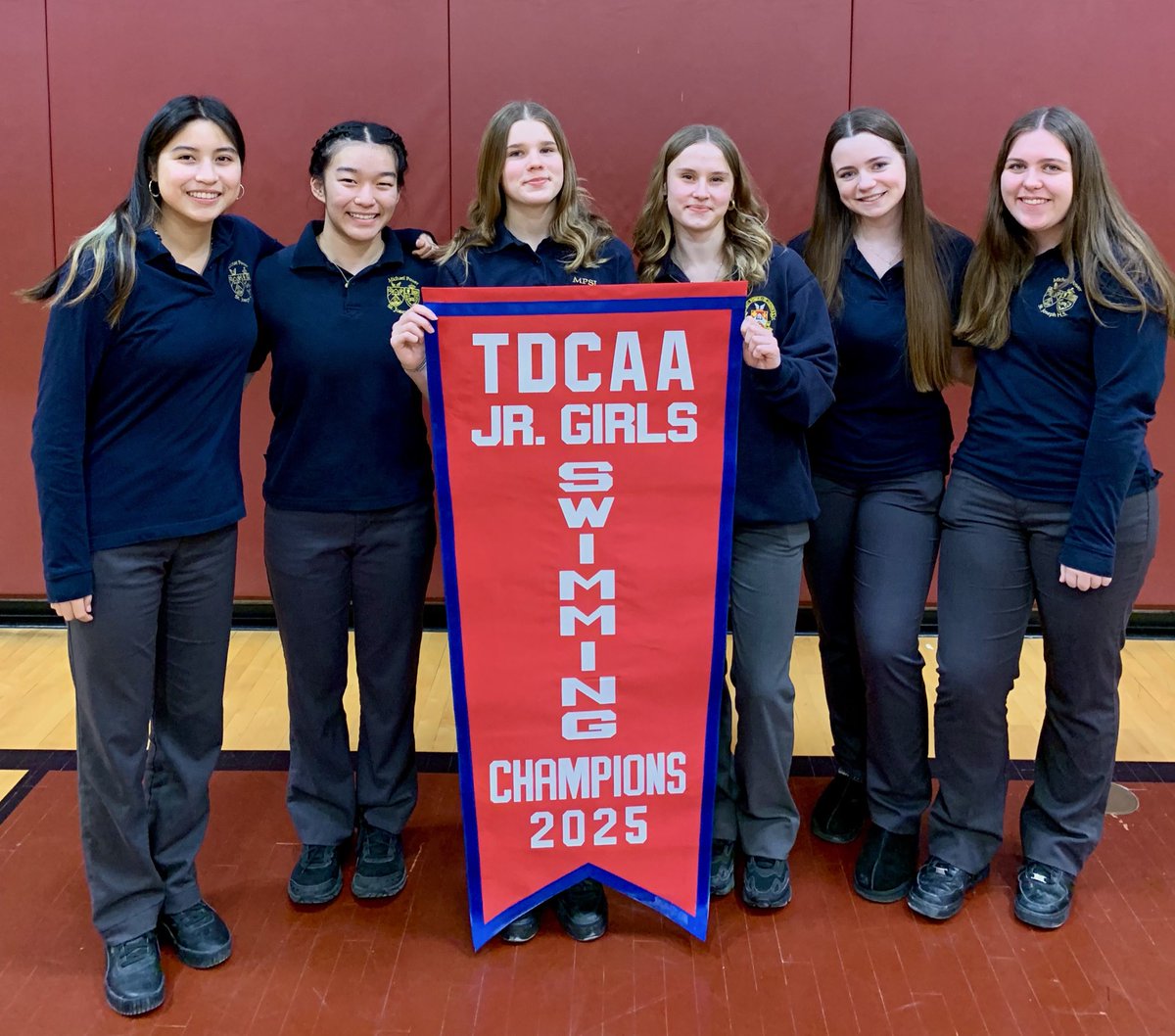 MPSJ_TCDSB's tweet photo. @MPSJ_TCDSB More photos of our champions! 🏆 Huge congrats to our junior girls for winning their division and to the entire swim team for qualifying for OFSAA! We’re excited to see them compete in two weeks. #GoPower #TDCAA #OFSAA @TCDSB @Markus4Ward2 https://t.co/CJF567HjE2