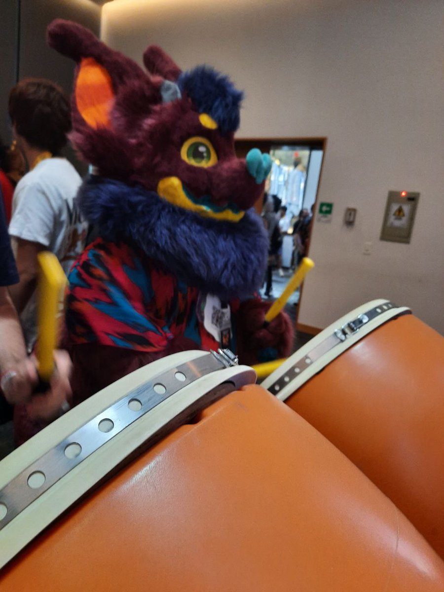 ampygmy's tweet photo. Silly bat in da mood https://t.co/gicQFIswv8