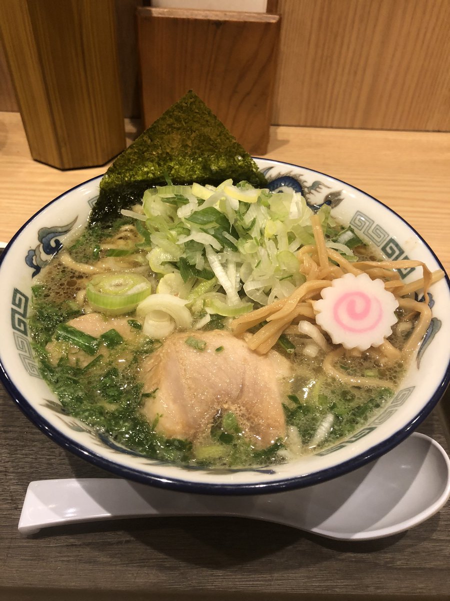 62Mgr's tweet photo. 2025年(11杯目)
舍鈴 北品川店

ニラねぎそば(並)

🎊久々の訪問🎊

ニラとネギの旨味を堪能🤗
特製ニラ辛味も美味🤤
安定の美味しさ😋
ご馳走様でした🙏

 #舍鈴  #六厘舎  #北品川 
 #つけめん
 @tsukemen_sharin https://t.co/HpDHmEVPRY