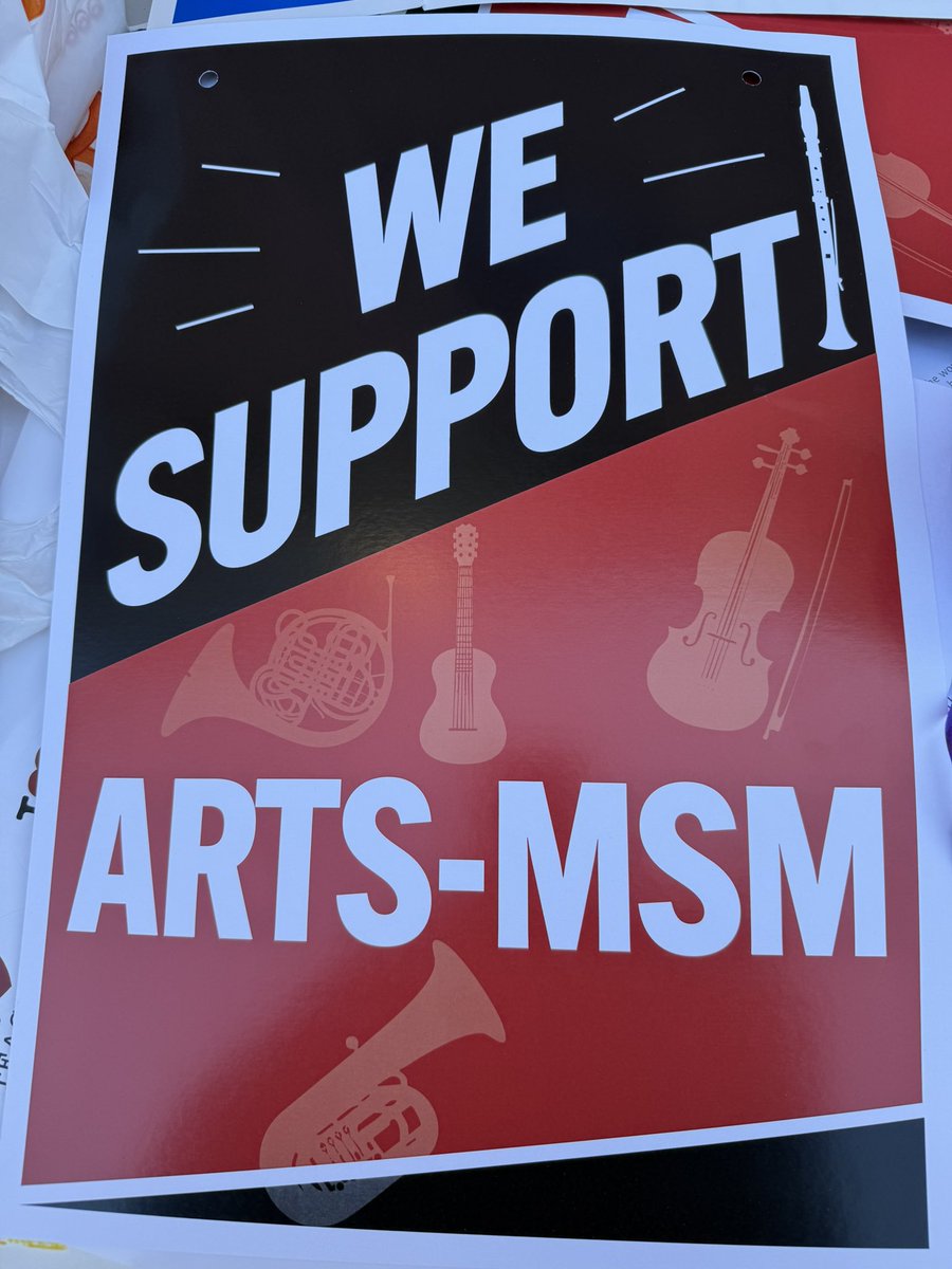 coachNicodemo's tweet photo. Proud to stand with my brothers and sisters from @MSMnyc as they fight for a well deserved fair contract. #FairpayatMSM @MsmUnion @nysut @AFTunion https://t.co/VLBHAnJ5kY