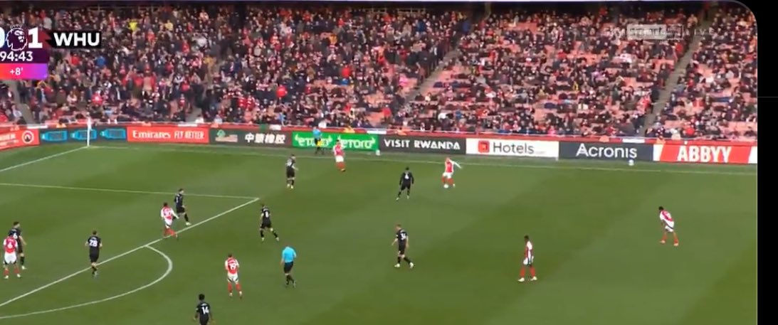 c76558575's tweet photo. 1-0 down in a crucial game in a title race 8 mins added on and empty seats galore hahaha https://t.co/Ote1jtX4mo