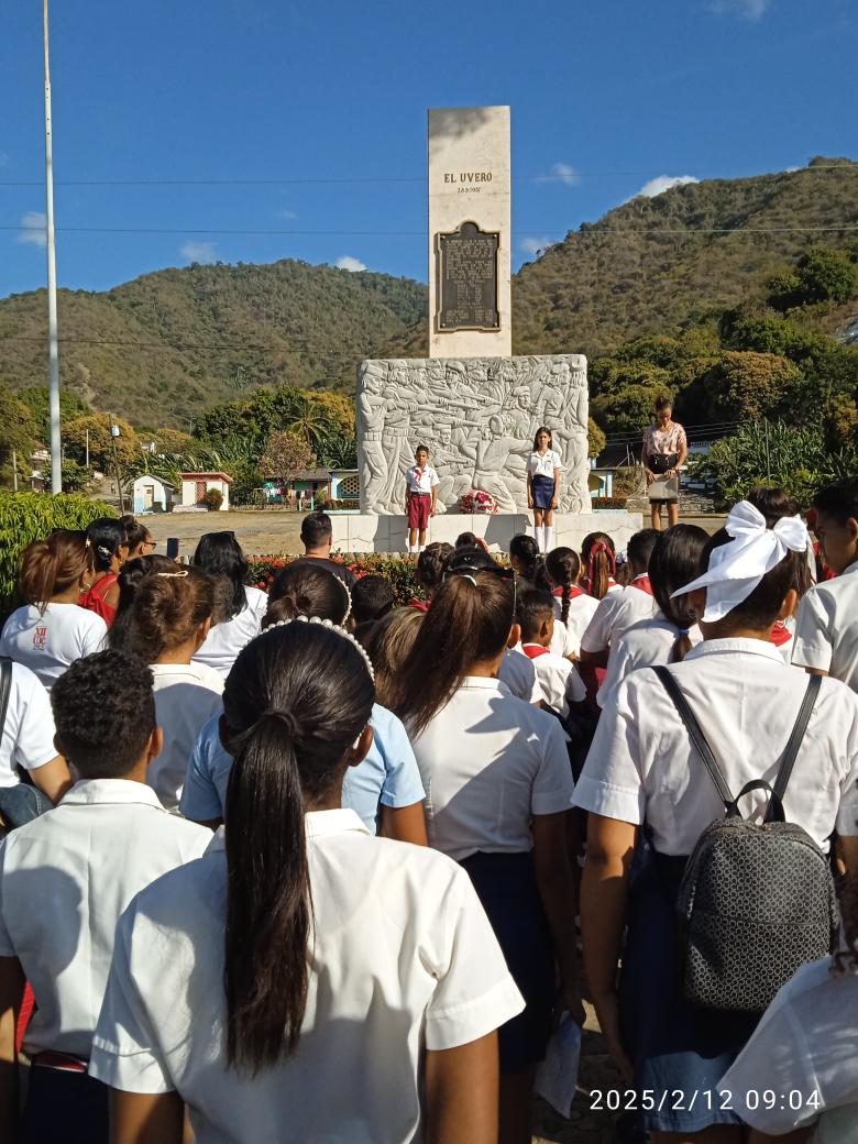 Desde el panteón de los mártires del Uvero los educandos ratifican compromiso con la revolución y el socialismo.<a href="/CubaMined/">MINED</a> .<a href="/dpestgo/">DGE Santiago de Cuba</a> .<a href="/dmeguama/">Dirección Municipal de Educación Guamá</a> .