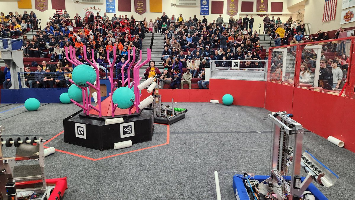 UMNRobotics's tweet image. Match 1 at @Team2052 Week 0 is complete!

#mnfirst #firstdive #omgrobots