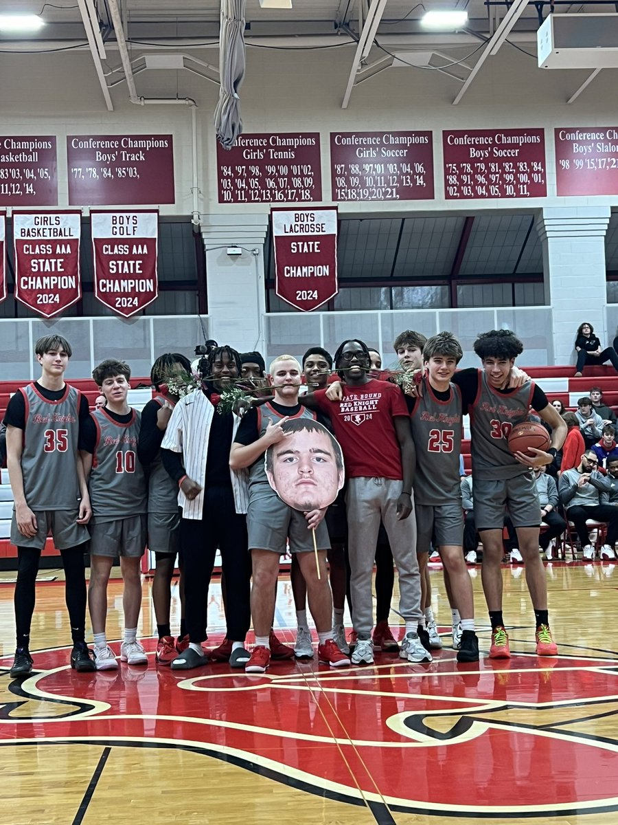 One of my favorite moments ever as a coach. Our manager Jeremiah parents had to work and couldn’t make senior night so his best friends and our underclassmen decided to escort him out for senior night!!!! ❤️ the brotherhood &amp; community <a href="/BSM_Basketball/">BSM Basketball</a> is building!!!🔥🔥🔥