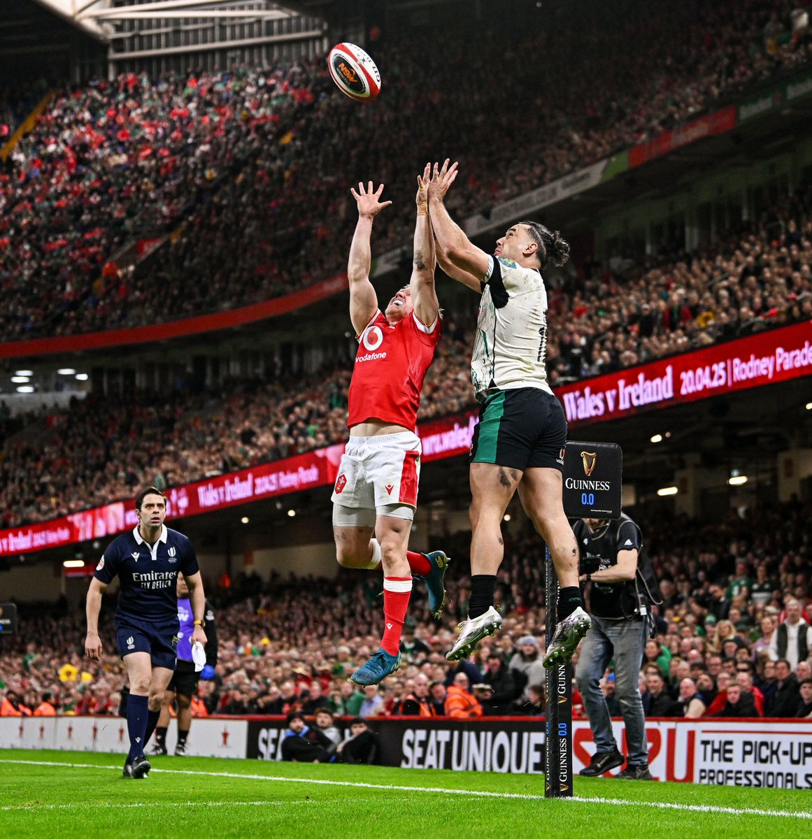 Pat McCarry (@patmccarry) on Twitter photo Absolutely incredible snap of that James Lowe try assist by <a href="/sportsfile/">sportsfile</a>'s Seb Daly 📸😮 Absolutely incredible snap of that James Lowe try assist by <a href="/sportsfile/">sportsfile</a>'s Seb Daly 📸😮