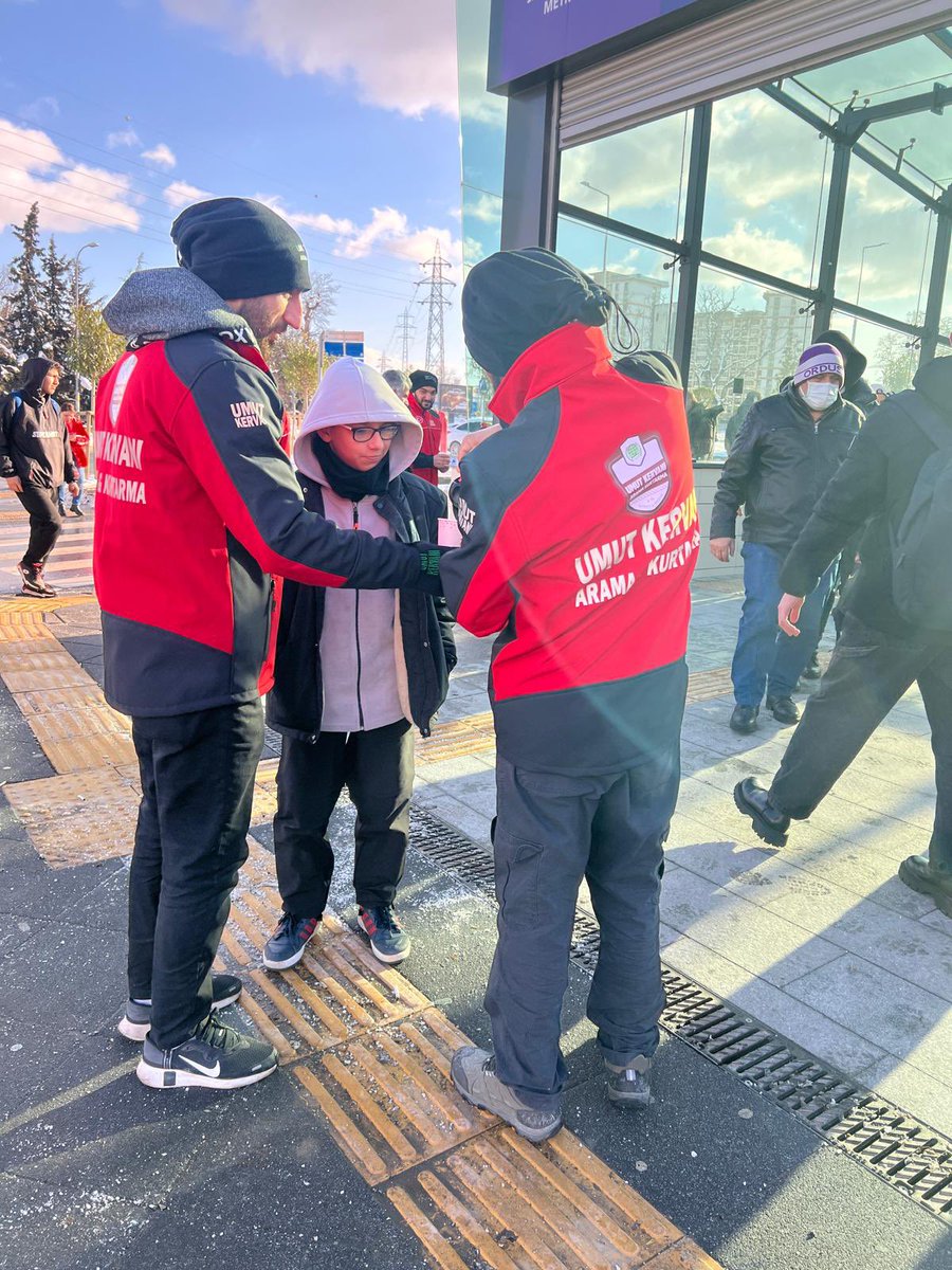 CAFER ÖKMEN (@caferokmen_) on Twitter photo 📍İstanbul…
Günlerdir kar yağışının ve soğuk havanın hakim olduğu İstanbul’da,
Umut Kervanımızın Arama Kurtarma gönüllüsü gençleri sıcak çay ikramıyla alandaydılar.
<a href="/umutkervanivkf/">Umut Kervanı Vakfı</a>
<a href="/UmutAfetYonetim/">Umut Kervanı Afet Yönetimi</a> 📍İstanbul…
Günlerdir kar yağışının ve soğuk havanın hakim olduğu İstanbul’da,
Umut Kervanımızın Arama Kurtarma gönüllüsü gençleri sıcak çay ikramıyla alandaydılar.
<a href="/umutkervanivkf/">Umut Kervanı Vakfı</a>
<a href="/UmutAfetYonetim/">Umut Kervanı Afet Yönetimi</a>