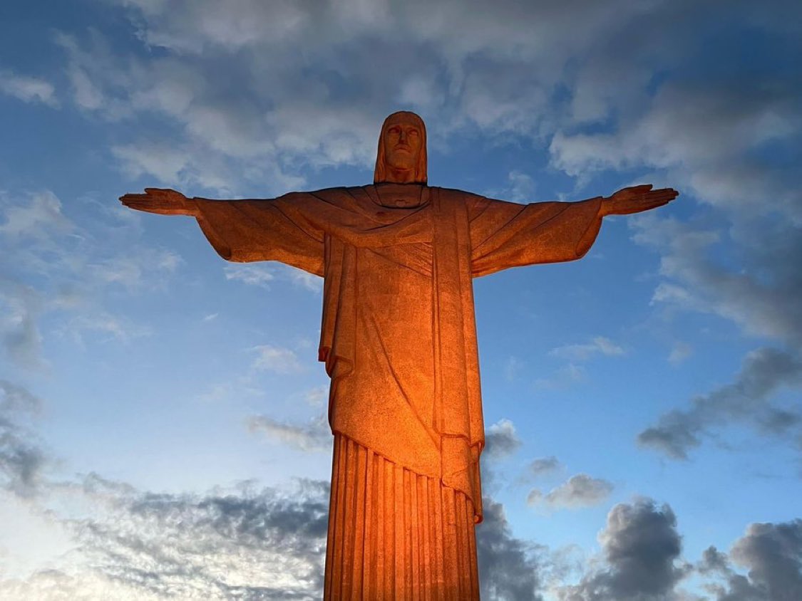 AJCGlobal's tweet photo. 🟠 New York City
🟠 Beverly Hills
🟠 Niagara Falls
🟠 Rio De Janeiro

Thank you to governments around the world for illuminating landmarks in orange to honor the memory of Kfir, Ariel, and Shiri Bibas. https://t.co/46Fq6HdY31