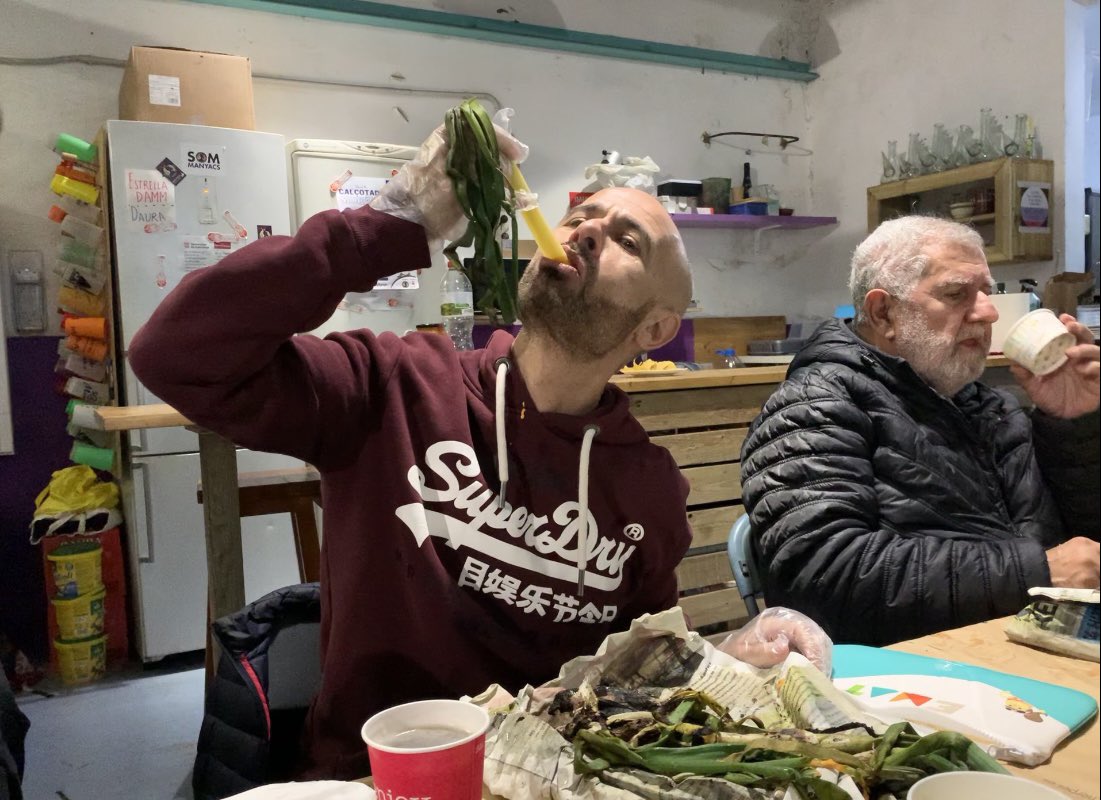 JordiSeguer's tweet photo. Que per molts anys més continueu amb aquesta empenta i portant la tradició castellera per tot el territori.
Amb la d’avui ja són 9 edicions 😋😋😋
#Calçotada #Manyacs #Parets #10Anys #LaMorada @manyacsparets https://t.co/N46Zy6GAF0