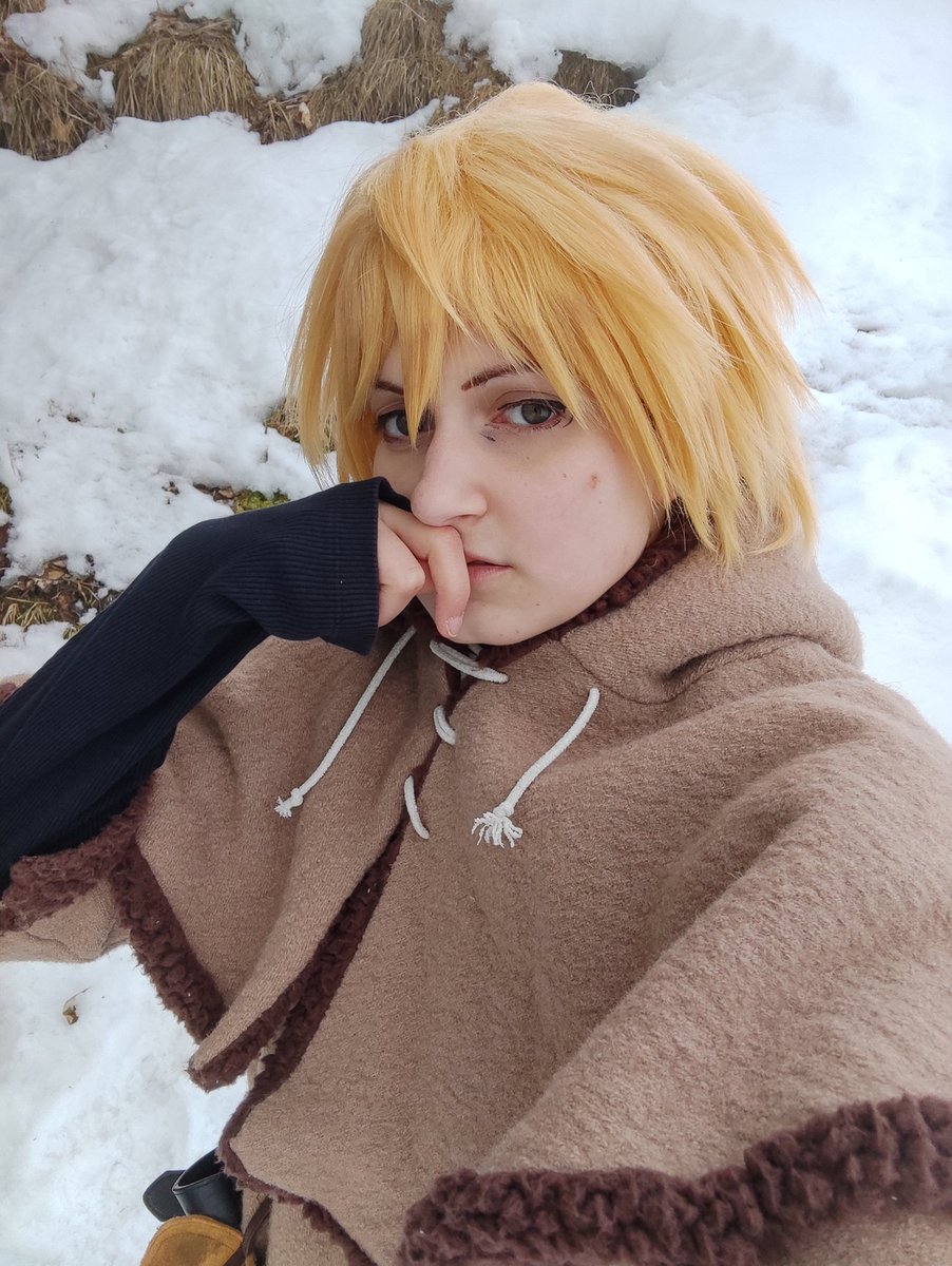 I was finally able to take some pictures with Thorfinn in the snow ✨
.
.
.
#vinlandsaga #thorfinncosplay <a href="/makotoyukimura/">幸村誠</a>