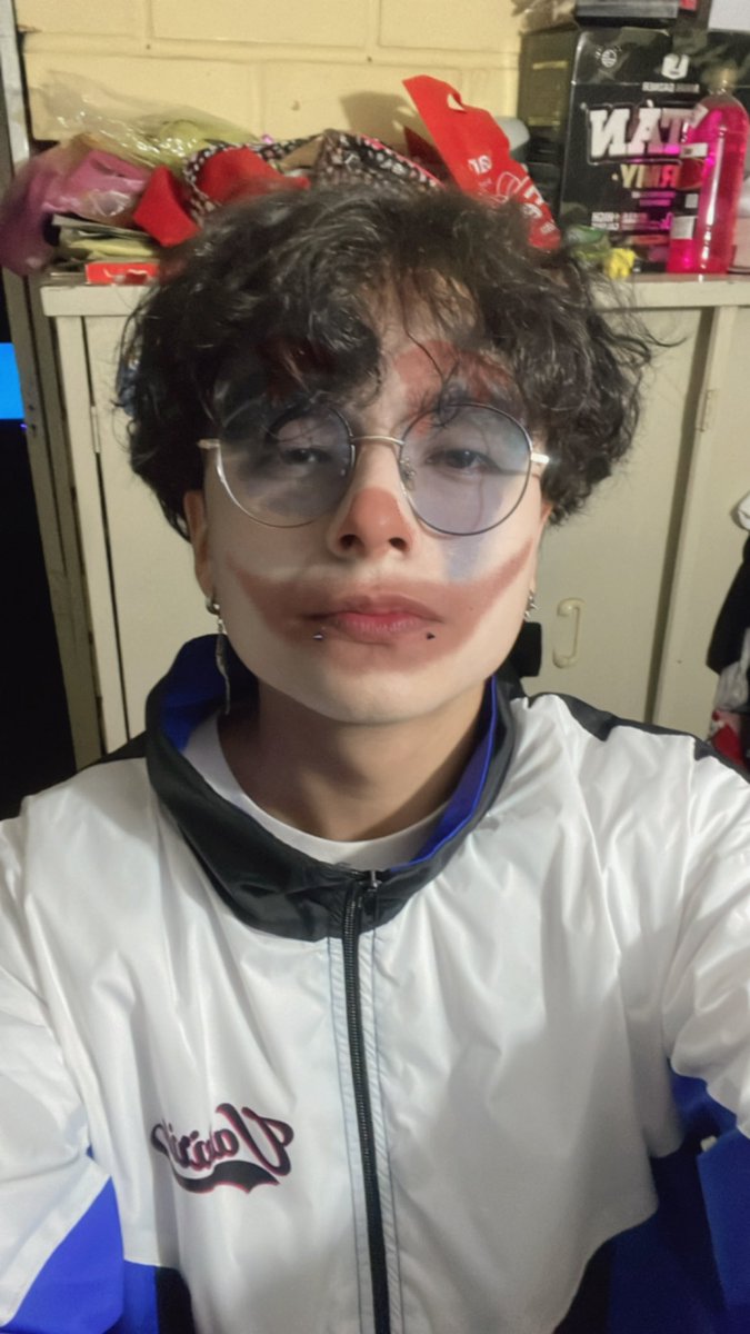 Vivimos en una sociedad. 

Hago streams en twitch, siganme o los meo, muchas gracias :D