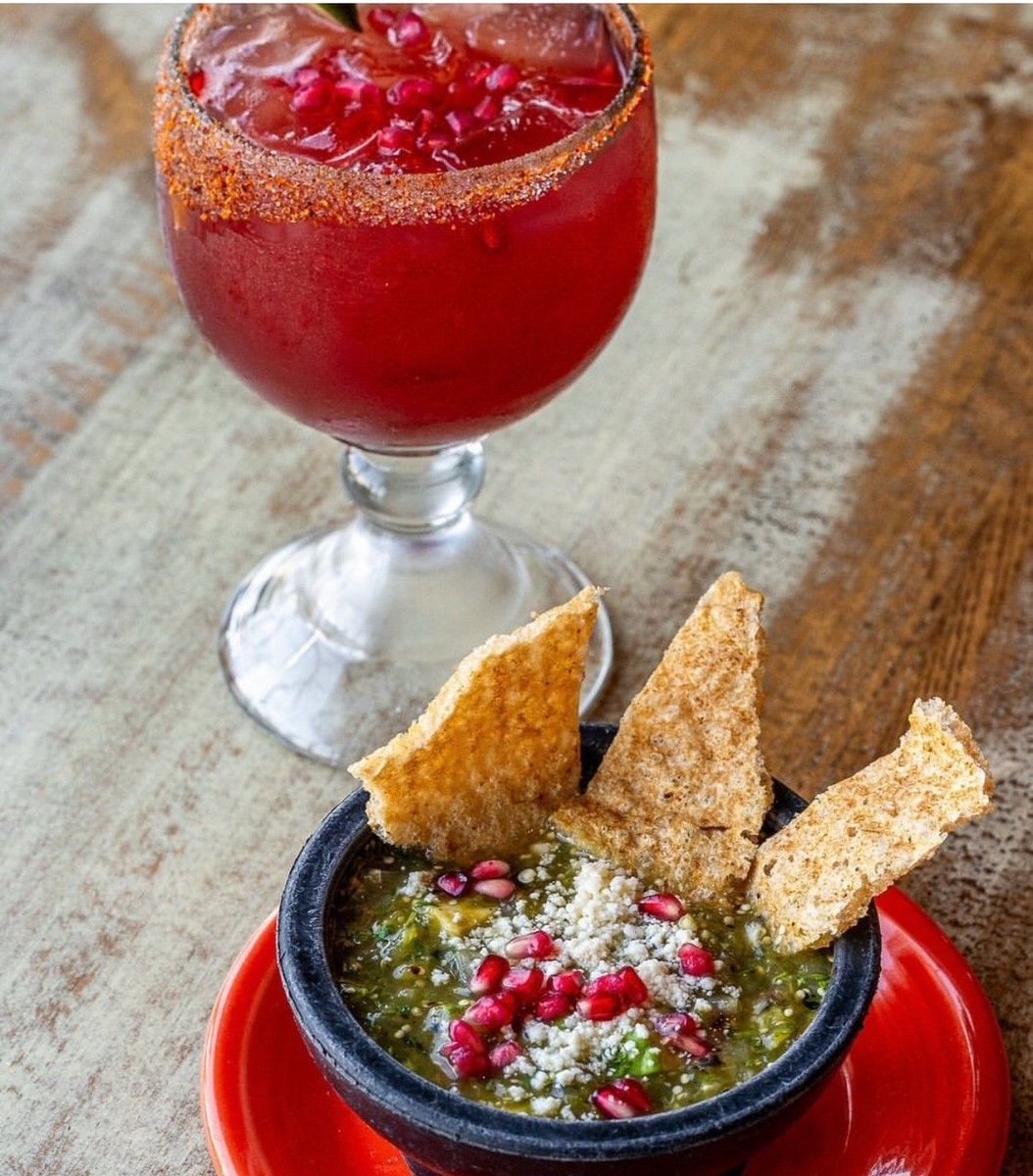 @FatRosiesLincolnshire is a great local spot for get-togethers with friends, family, or coworkers. Get one on your calendar it's #NationalMargaritaDay! 🍹