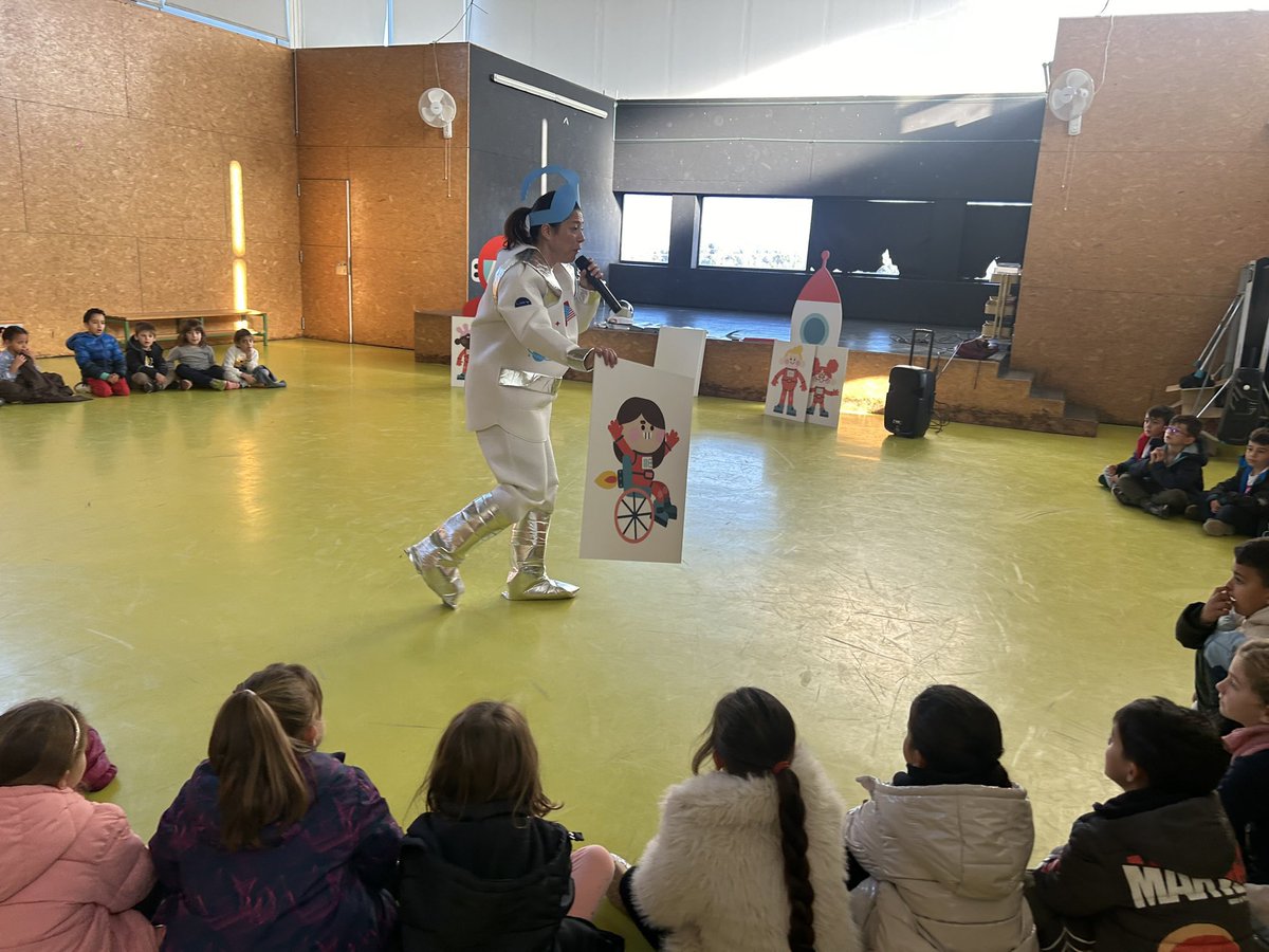 Esc Font del Roure tweet media