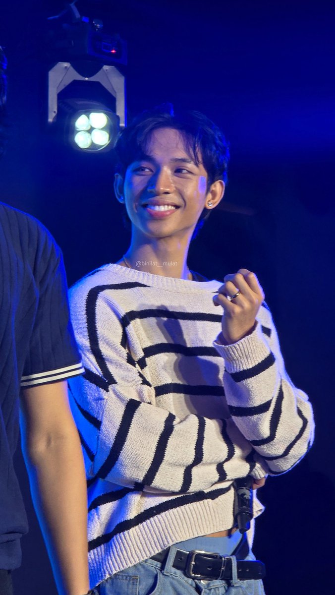 muntik nako maglipat bahay sa purok uno 😅
(his fangs sa 3rd pic)

#ALAMAT4thAnniversaryGig #ALAMAT #ALAMAT_TANEO