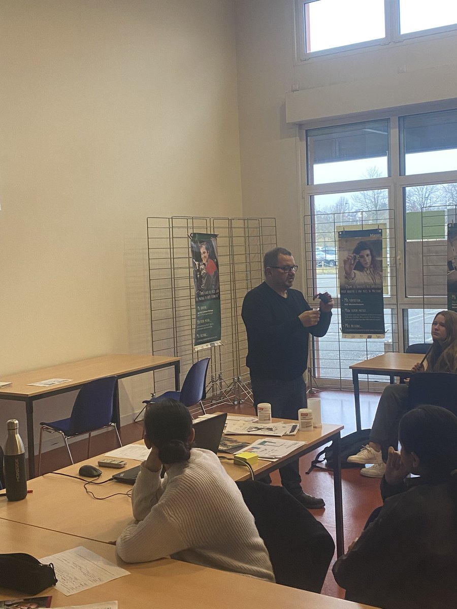 cdi_bavilliers's tweet photo. Cette semaine, le lycée Diderot est intervenu plusieurs fois au collège @ClgJeanBauhin pour présenter ses formations ou en faisant un focus sur la mixité dans les métiers des microtechniques avec la malette créée par le @cmq_msi https://t.co/SEIvyhCcYe