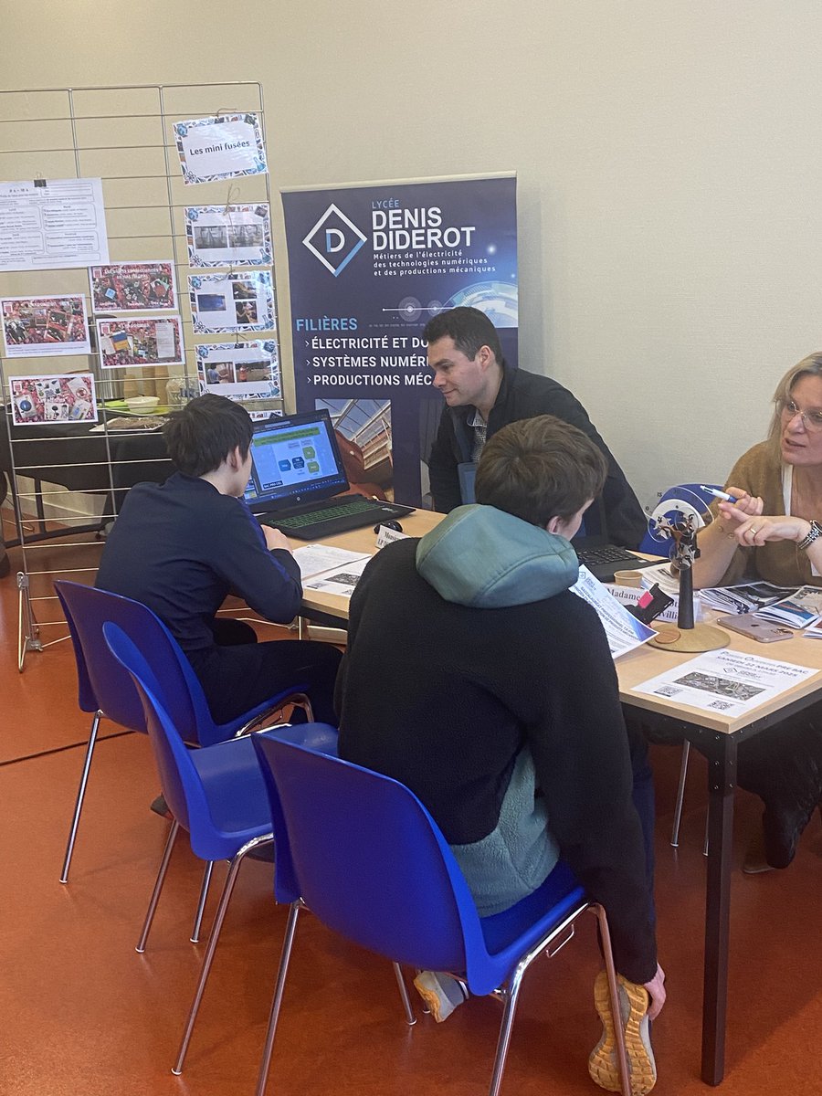 cdi_bavilliers's tweet photo. Cette semaine, le lycée Diderot est intervenu plusieurs fois au collège @ClgJeanBauhin pour présenter ses formations ou en faisant un focus sur la mixité dans les métiers des microtechniques avec la malette créée par le @cmq_msi https://t.co/SEIvyhCcYe