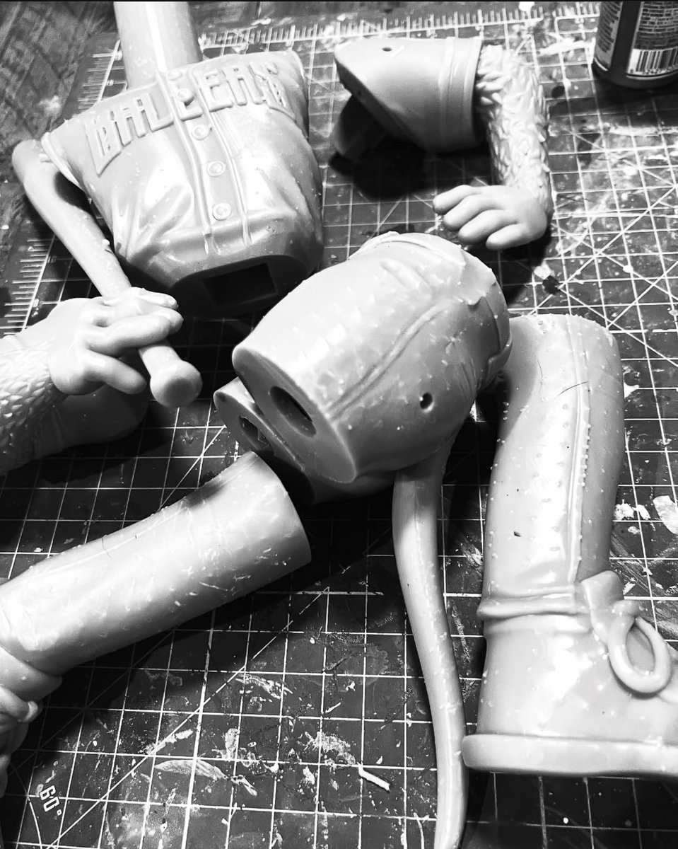 @33_customs tweet media