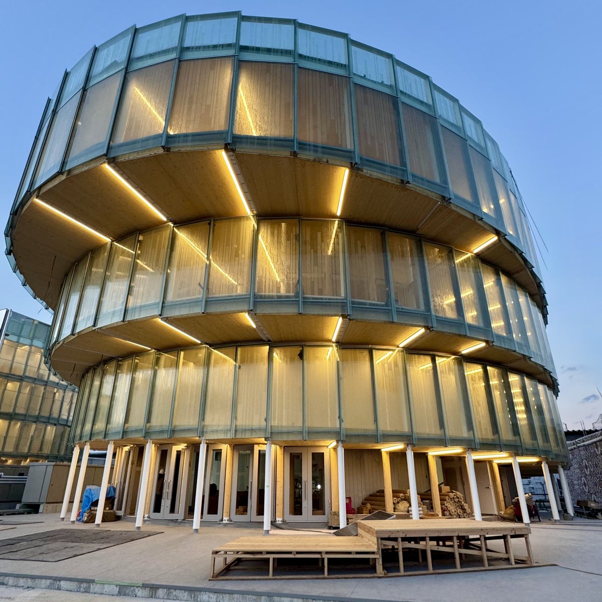 OndrejSoska's tweet image. 🎉 50 DAYS TO GO! 🎉
Czechia 🇨🇿 is getting ready for Expo 2025 Osaka, Kansai, Japan 🇯🇵!
With just 5️⃣0️⃣ days until the grand opening, we can’t wait to welcome visitors to the Czech Pavilion at EXPO 2025 Osaka @expo2025czechia, where tradition meets innovation in a spectacular…