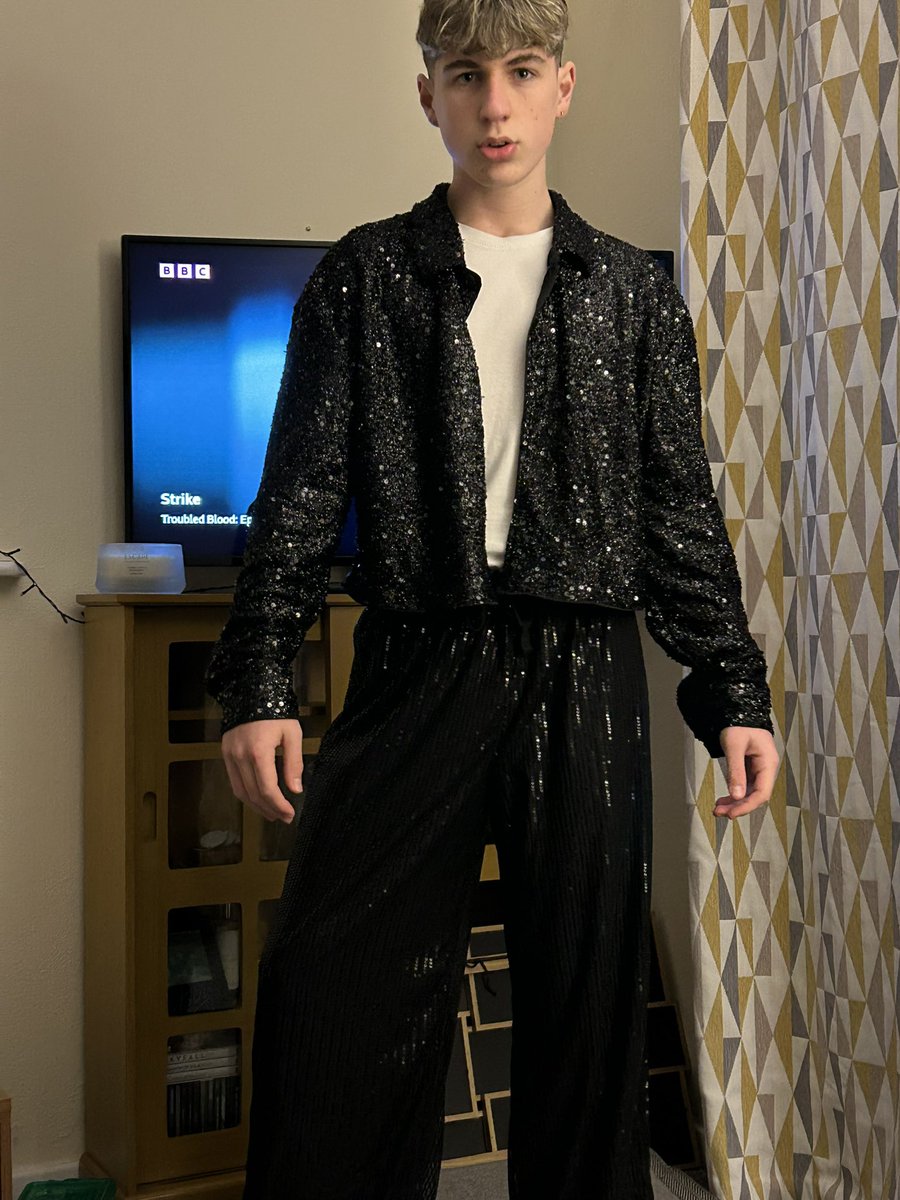 Suewicks1's tweet photo. Really after some advice for my son please. If any of you can offer up ANYTHING about performance/dance/modelling, appearance, possibilities, opportunities then please contact me 🙏@bagachipzuk @RuPaul @kittyscottclaus @SilkyGanache @chattyman @Flair_Talent @PremierModels https://t.co/eFnNAe3rZk