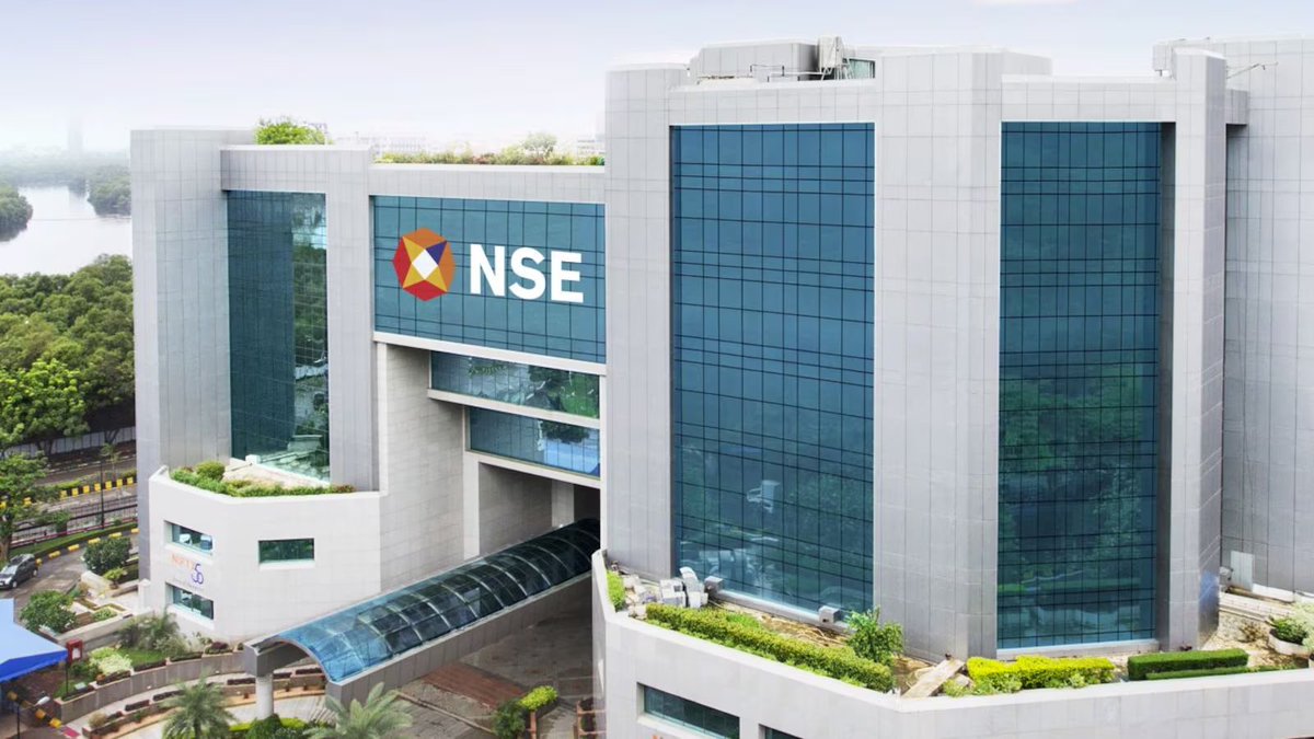 equityelephant's tweet image. #NSE leads India's unlisted giants with a ₹4.7 lakh Cr valuation, surpassing #Serum Institute:

FY24 Revenue: ₹16,352 Cr (+28%)
Net Profit: ₹8,306 Cr (+51%)
Value Surge: +201% in 2024
Global Leader: Largest derivatives exchange

NSE shares stay active in the #unlisted market!