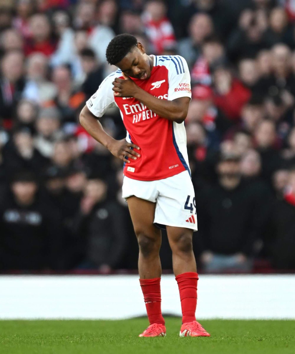 afcstuff's tweet photo. Arsenal have now received 5️⃣ red cards in the Premier League this season.

Declan Rice vs. Brighton (49’) 🟥
Leandro Trossard vs. Manchester City (45+8) 🟥
William Saliba vs. Bournemouth (30’) 🟥
Myles Lewis-Skelly vs. Wolves (43’) 🟥
Myles Lewis-Skelly vs. West Ham (73’) 🟥 https://t.co/70DGwZqnXC