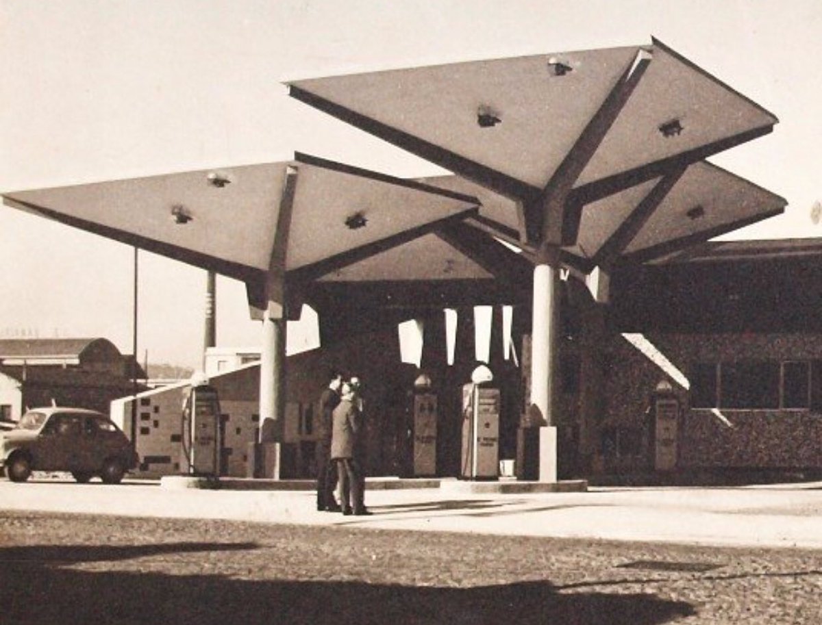 gomezdetejada's tweet photo. Gasolinera Mayfer, Gijón 1959, de los arquitectos Mariano Marín Rodríguez-Rivas y Mariano Marín de la Viña Vs gasolinera Repsol, Norman Foster 1998. https://t.co/2I4JZgLhqf