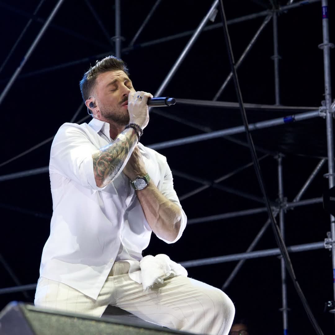 DunkJamesItaly's tweet photo. Italian Summer Tour 💙
Foto di @officialblue
#mrduncanjames #duncanjames #duncanfromblue #duncanjamesblue #officialblue https://t.co/kDN6Fvf05w