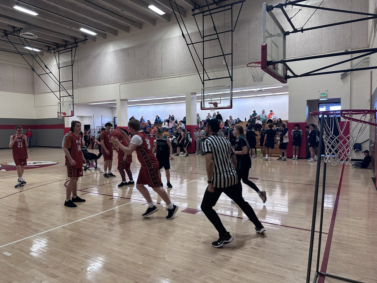 St Vrain Unified basketball tournament! Thank you <a href="/FalconAthletics/">Skyline  Athletics</a> for hosting!  #StVrainStorm @SVVSDsupt <a href="/SVVSDdeputy/">Jackie Kapushion, Ed.D.</a> <a href="/Skyline_Falcons/">Skyline High School</a> <a href="/LauraHessSVVSD/">Dr. Laura Hess</a>