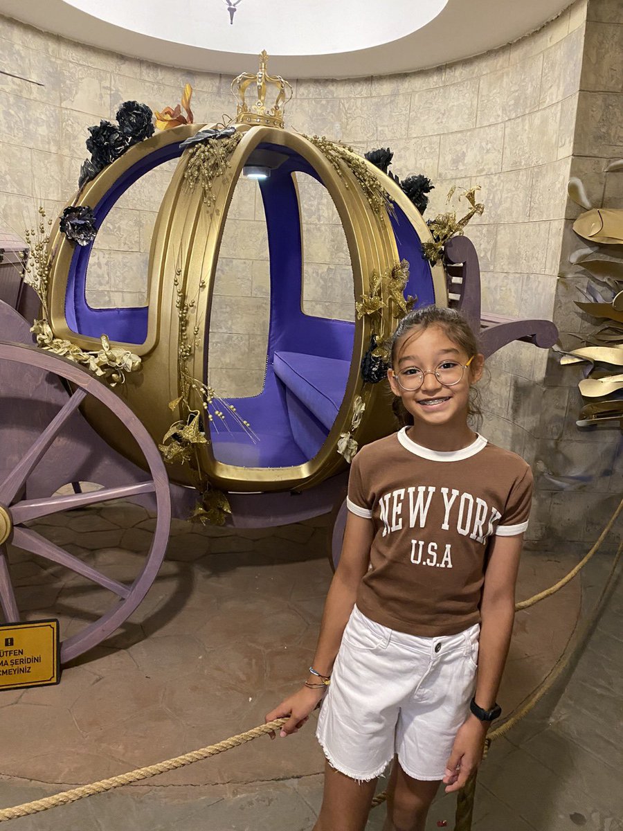 Prensesimiz, Ecem’im.. Öyle güzel öyle özelsin ki.. Gülen gözlerinin sönmesine sebep olan isias katilleri de yansın aynı yerden, hayallerin vardı birtanem,yarım kaldı hepsi..

#isiasortakdavamız 
#isiasolasıkast 
#baskacanımızyok