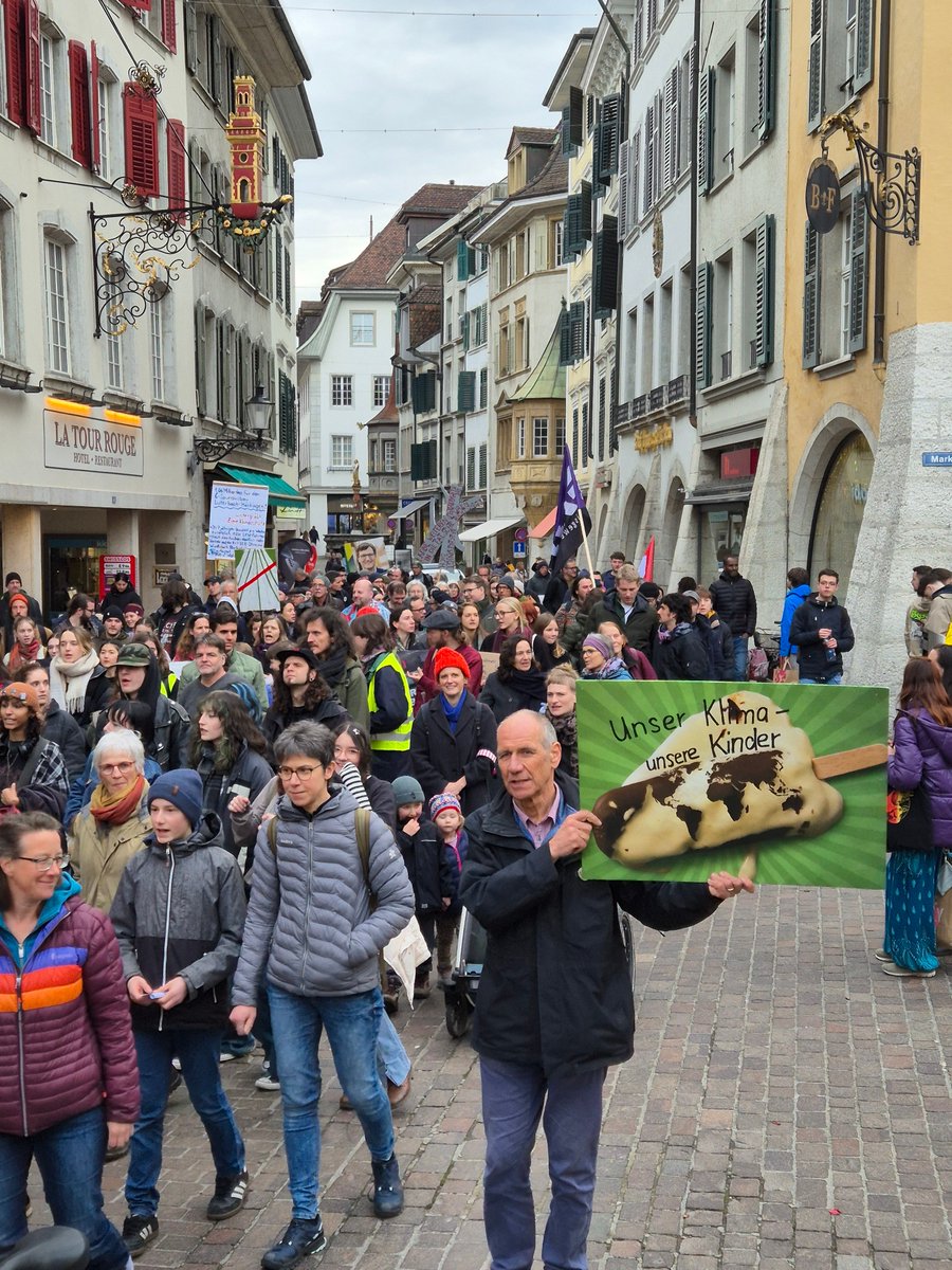 GRÜNE SO (@gruene_so) on Twitter photo Heute friedliche Demo für griffige Klimamassnahmen und gegen immer mehr Strassenbau auch mit vielen GRÜNEN: <a href="/LaJuGa/">Laura Gantenbein</a> <a href="/bwyssf/">Barbara Wyss Flück</a> <a href="/HeinzFlueck/">Heinz Flueck</a> <a href="/ChristofSchauwe/">Christof Schauwecker</a> <a href="/GrueneCH/">GRÜNE Schweiz</a> <a href="/klimastreik/">Klimastreik Schweiz 🔥 #ClimateJusticeNow</a> Heute friedliche Demo für griffige Klimamassnahmen und gegen immer mehr Strassenbau auch mit vielen GRÜNEN: <a href="/LaJuGa/">Laura Gantenbein</a> <a href="/bwyssf/">Barbara Wyss Flück</a> <a href="/HeinzFlueck/">Heinz Flueck</a> <a href="/ChristofSchauwe/">Christof Schauwecker</a> <a href="/GrueneCH/">GRÜNE Schweiz</a> <a href="/klimastreik/">Klimastreik Schweiz 🔥 #ClimateJusticeNow</a>