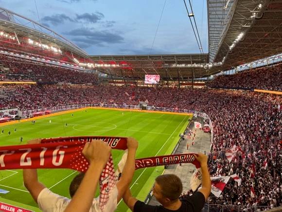 Mañana vuelve la #Bundesliga a nuestra casa  🏠 
Los resultados que se están dando hoy no son nada buenos para nuestros intereses 🧐
<a href="/RBLeipzig/">RB Leipzig</a>