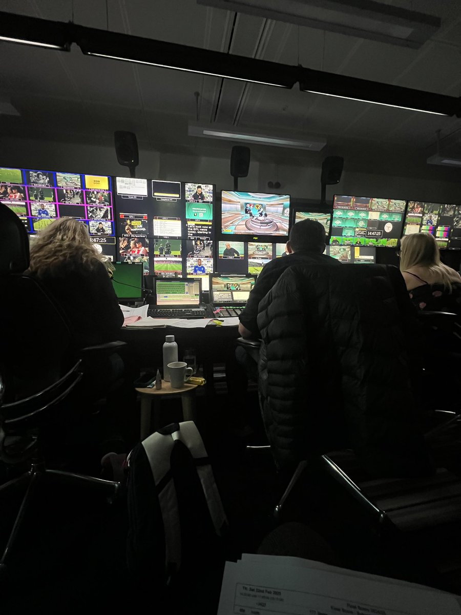 iwangronow's tweet image. New presenter? 😄 Huge thanks to @mrjasonmohammad and @bbcsport Final Score team for having me. Great to meet @chris_sutton73 @1AaronPaul 
&amp;amp; Glen Murray @GM_83 Was hoping it would be the City badge behind but they’re on tomorrow. Ace to see you in action Jason #bbcfinalscore