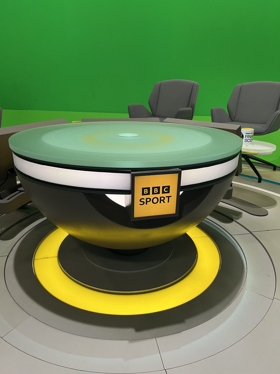 iwangronow's tweet image. New presenter? 😄 Huge thanks to @mrjasonmohammad and @bbcsport Final Score team for having me. Great to meet @chris_sutton73 @1AaronPaul 
&amp;amp; Glen Murray @GM_83 Was hoping it would be the City badge behind but they’re on tomorrow. Ace to see you in action Jason #bbcfinalscore