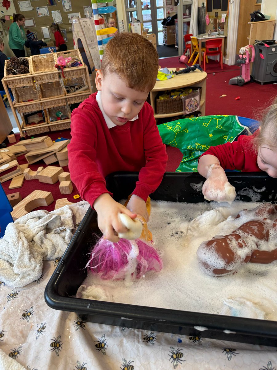 NetherburnPs's tweet image. #KindnessMatters #thoughtfulness @SLCEarlyLearn @SLCAttachment  we have been finding out what kindness means this week. We have been using kind words and being considerate and helpful to each other. Our dolls were looked after as we practiced doing kind things for others.