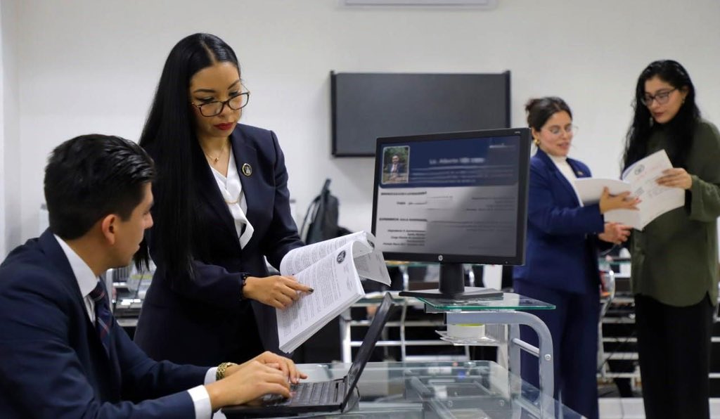 🚨 ¡La Fiscalía Anticorrupción de Guanajuato se destaca a nivel nacional!

En el análisis más reciente del Observatorio Ciudadano Anticorrupción, Guanajuato ha demostrado su liderazgo en la lucha contra la corrupción. 

Al cierre del primer semestre de 2024, nuestra Fiscalía se