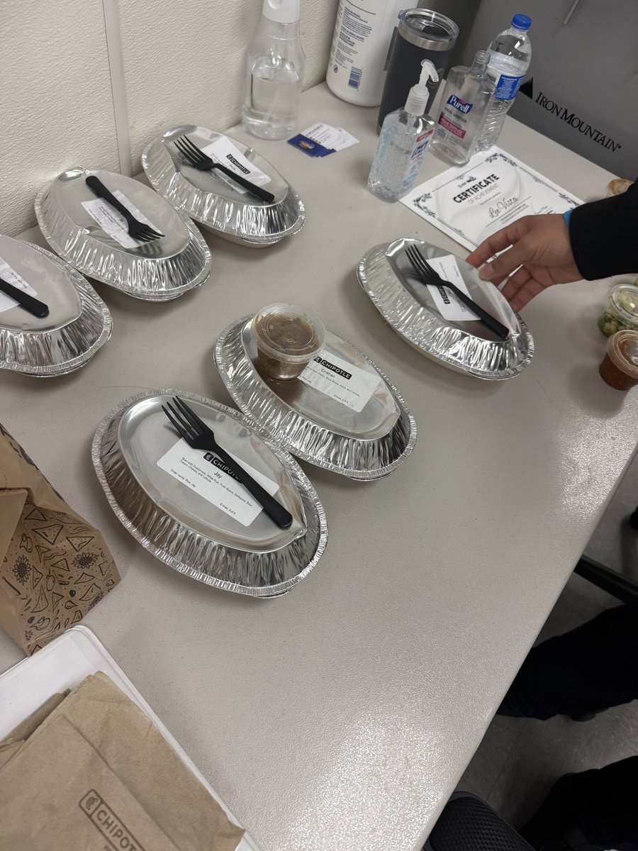 Jay Rios (@wolfofwireless) on Twitter photo Team Lee Vista enjoying “Lunch on <a href="/LuisSilvaOneFLA/">Luis Silva</a>” Nothing gets Lee Vista more motivated then free food 😂. Lee Vista Thanks you <a href="/LuisSilvaOneFLA/">Luis Silva</a> <a href="/RominaWhyte/">Romina Whyte</a> <a href="/LeonDuarte19/">Leon Duarte</a> #ItsAFloridaThing #OneFLA <a href="/ATT/">AT&T</a> <a href="/One_FLA/">OneFLA</a> Team Lee Vista enjoying “Lunch on <a href="/LuisSilvaOneFLA/">Luis Silva</a>” Nothing gets Lee Vista more motivated then free food 😂. Lee Vista Thanks you <a href="/LuisSilvaOneFLA/">Luis Silva</a> <a href="/RominaWhyte/">Romina Whyte</a> <a href="/LeonDuarte19/">Leon Duarte</a> #ItsAFloridaThing #OneFLA <a href="/ATT/">AT&T</a> <a href="/One_FLA/">OneFLA</a>