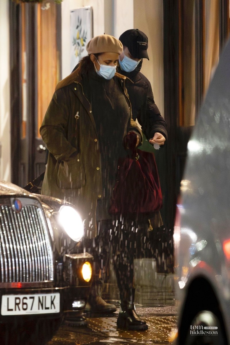 📸 ATUALIZAÇÃO DA GALERIA: February 21 | Out and about with his wife Zawe Ashton in London's Primrose Hill

🖇️Veja mais fotos: tomhiddleston.com.br/galeria/thumbn…