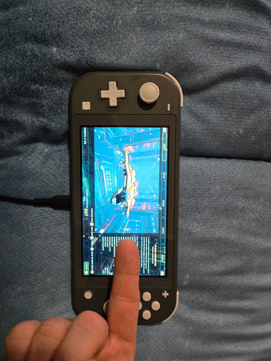 Drowlord101's tweet image. #EverSpace What the actual fuck? 10 lines of text is the width of my finger. Not only is it ludicrously small, but it&apos;s light blue text on a transparent dark blue background with game graphics behind it.